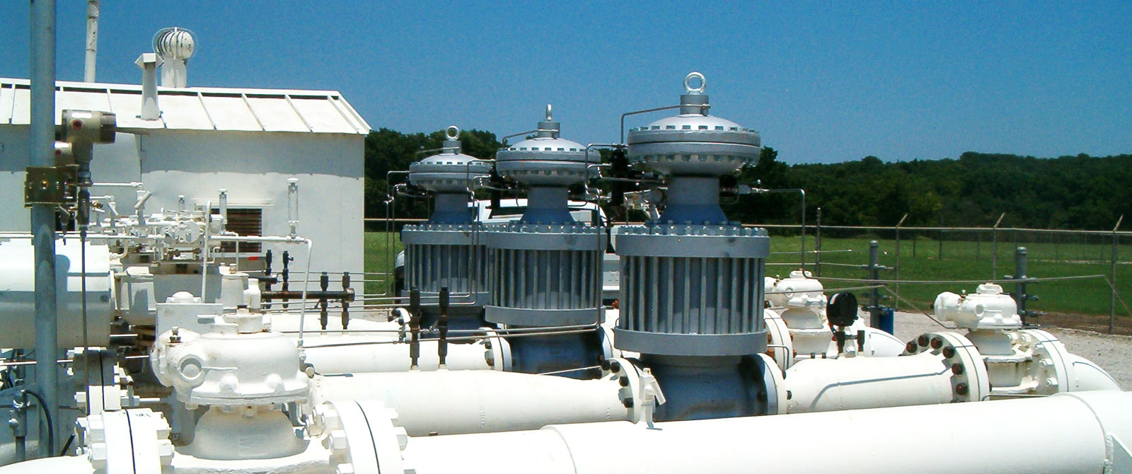 Flow controllers with noise reduction by Fiorentini in a natural gas system.