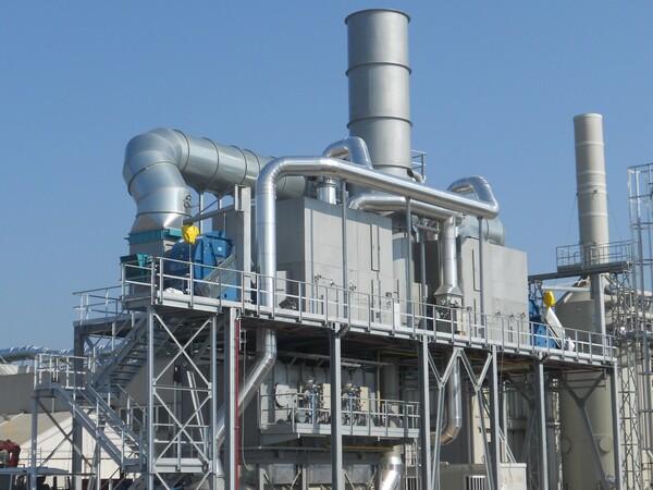 A regenerative thermal oxidizer designed to convert chemical and organic waste with a process of controlled oxidation based on energy recovery.